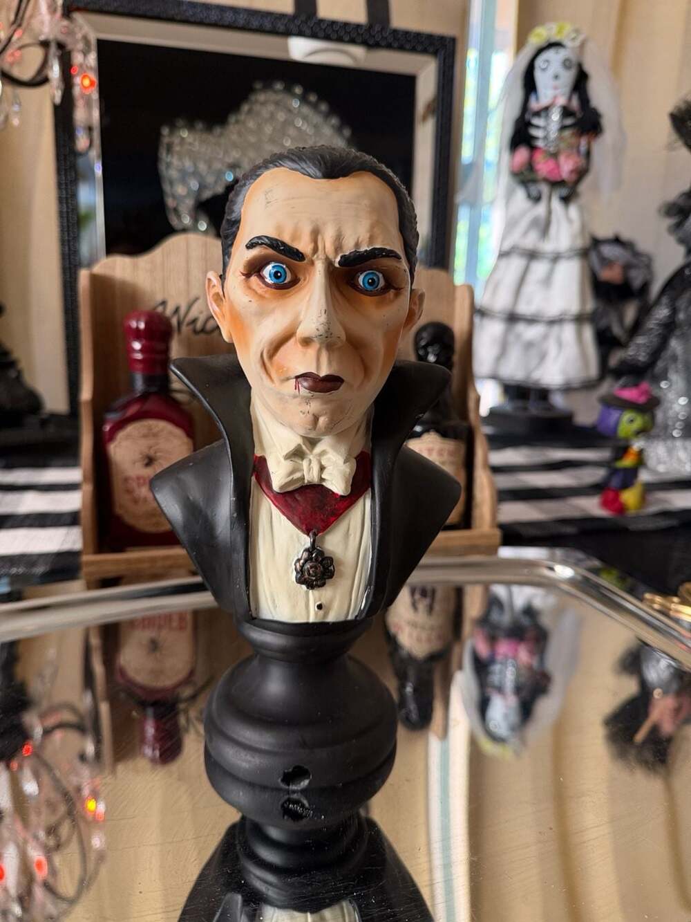 Retro a Go Go Bela Lugosi Dracula Vampire Bust Figurine Halloween Decor